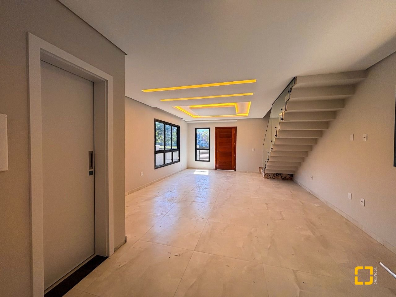 Casa com 177m², 6 quartos (sendo 3 suítes), 2 garagens, no bairro Rio Vermelho em Florianópolis