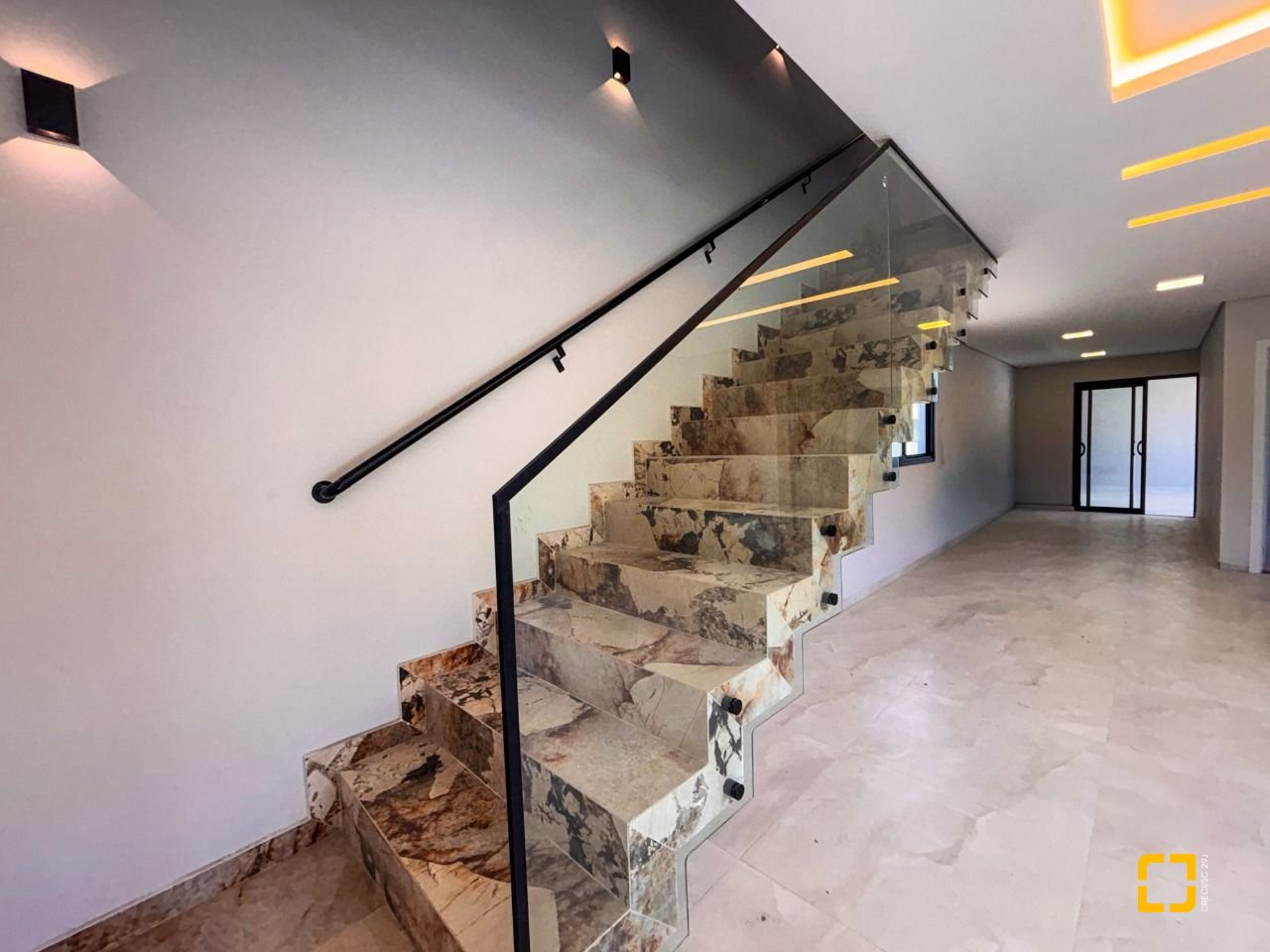 Casa com 177m², 6 quartos (sendo 3 suítes), 2 garagens, no bairro Rio Vermelho em Florianópolis