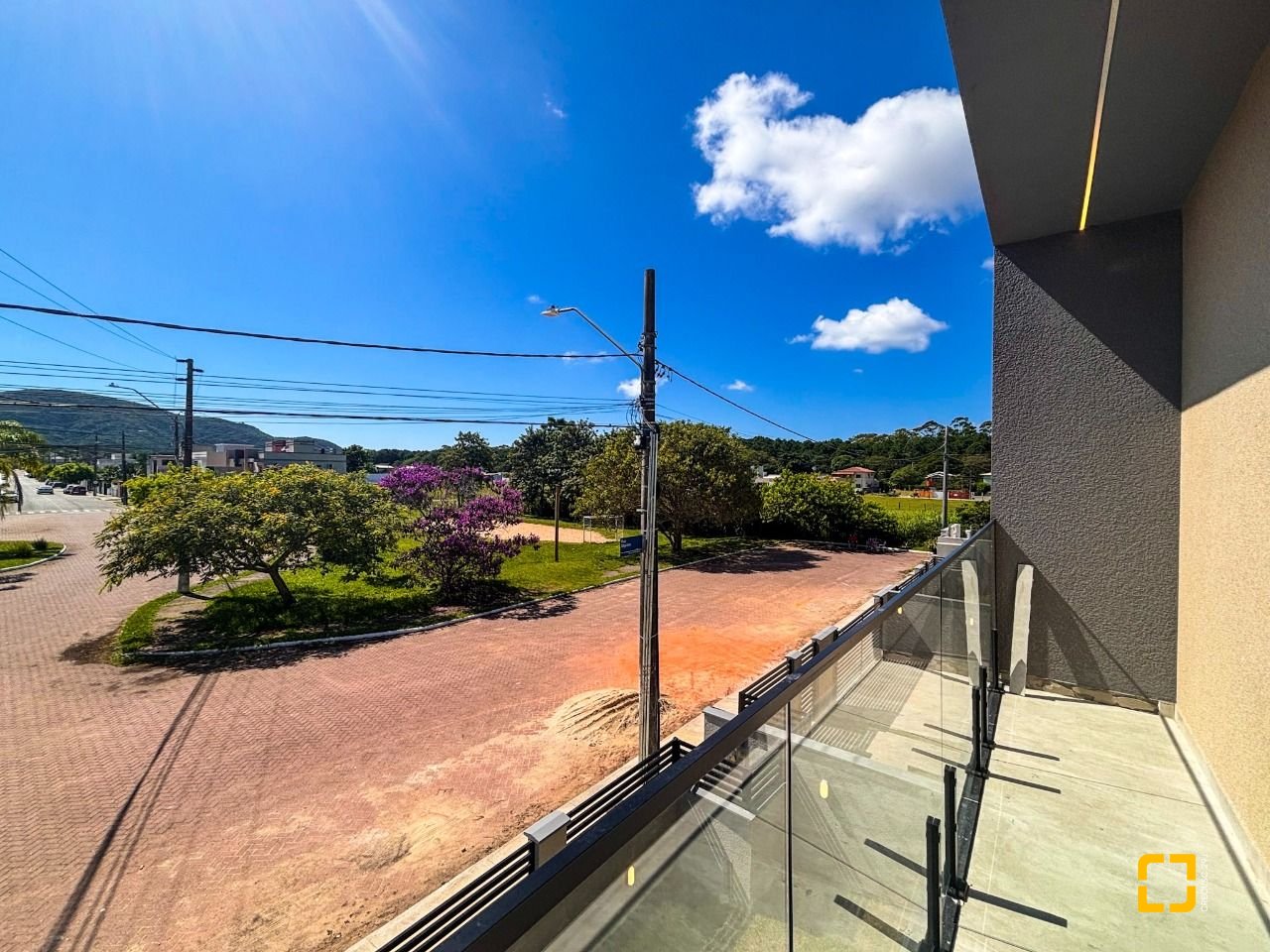 Casa com 177m², 6 quartos (sendo 3 suítes), 2 garagens, no bairro Rio Vermelho em Florianópolis