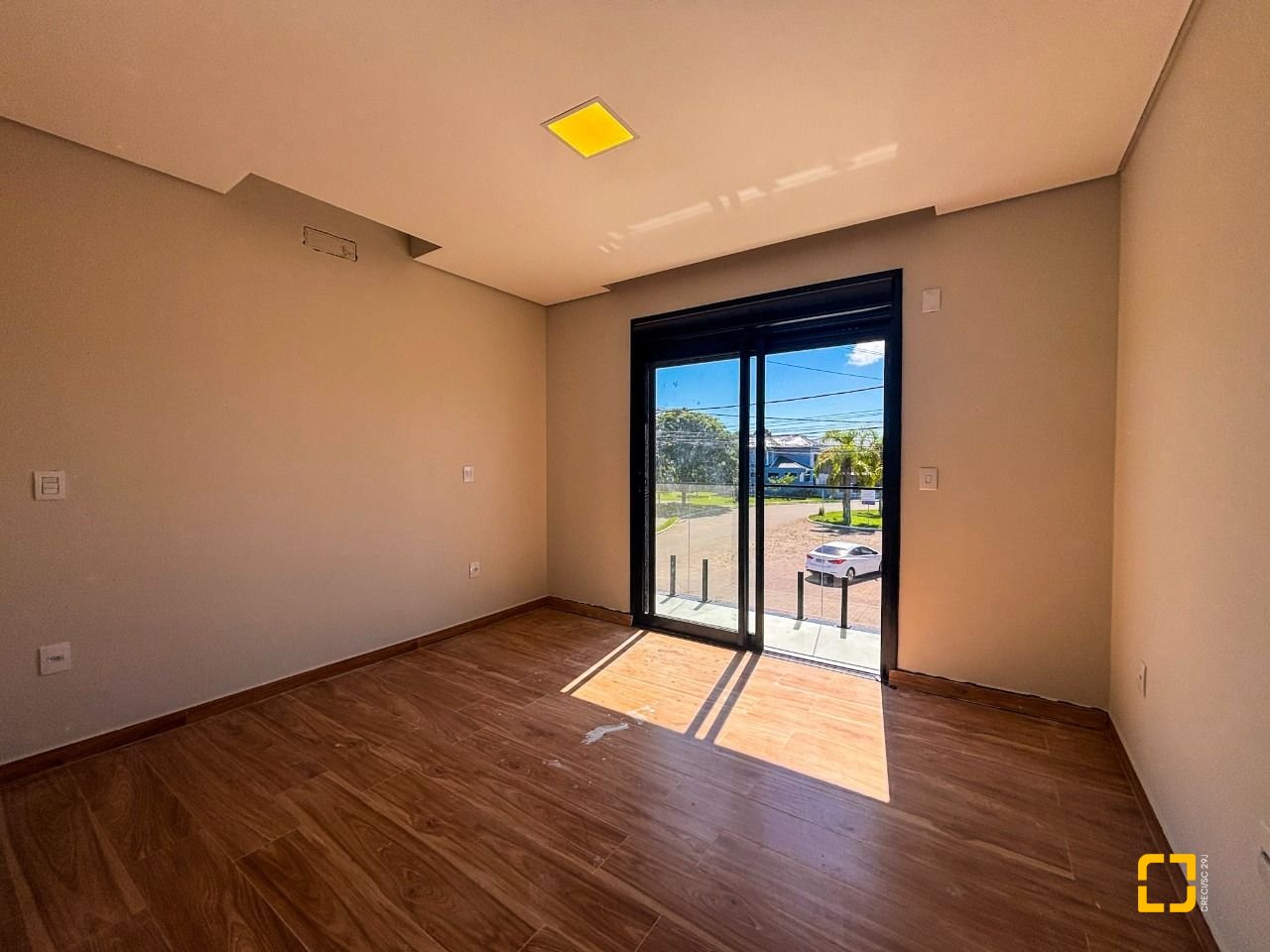 Casa com 177m², 6 quartos (sendo 3 suítes), 2 garagens, no bairro Rio Vermelho em Florianópolis
