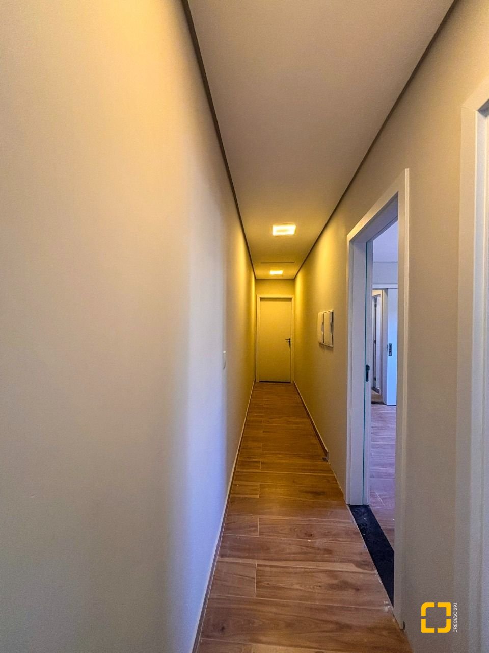 Casa com 177m², 6 quartos (sendo 3 suítes), 2 garagens, no bairro Rio Vermelho em Florianópolis