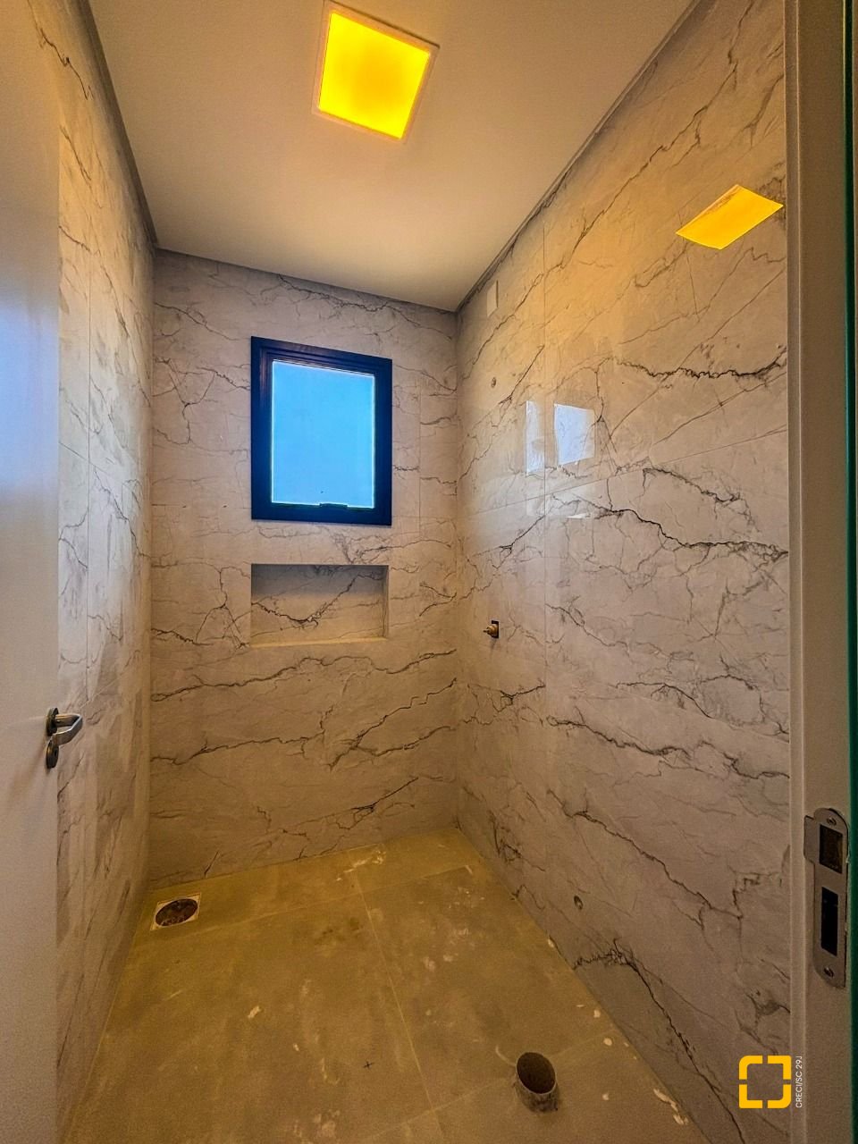 Casa com 177m², 6 quartos (sendo 3 suítes), 2 garagens, no bairro Rio Vermelho em Florianópolis