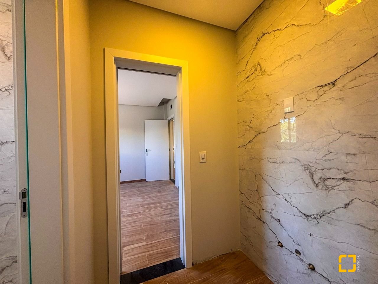 Casa com 177m², 6 quartos (sendo 3 suítes), 2 garagens, no bairro Rio Vermelho em Florianópolis