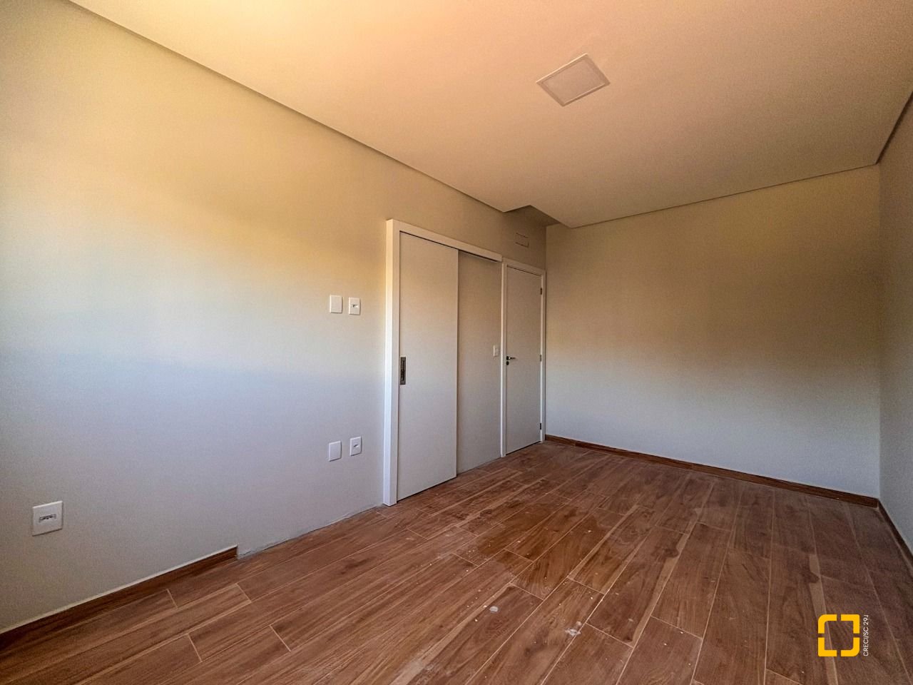 Casa com 177m², 6 quartos (sendo 3 suítes), 2 garagens, no bairro Rio Vermelho em Florianópolis