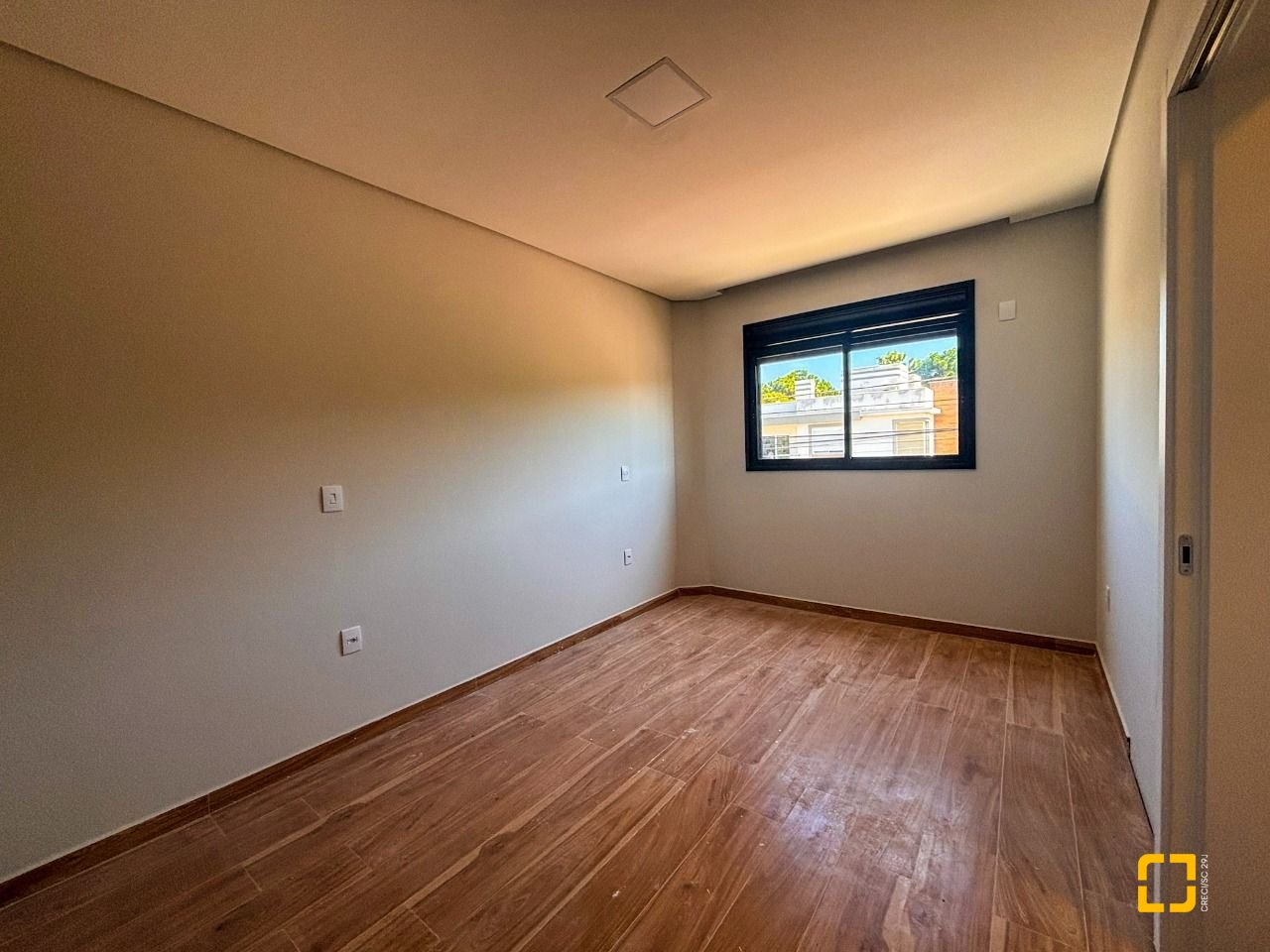 Casa com 177m², 6 quartos (sendo 3 suítes), 2 garagens, no bairro Rio Vermelho em Florianópolis