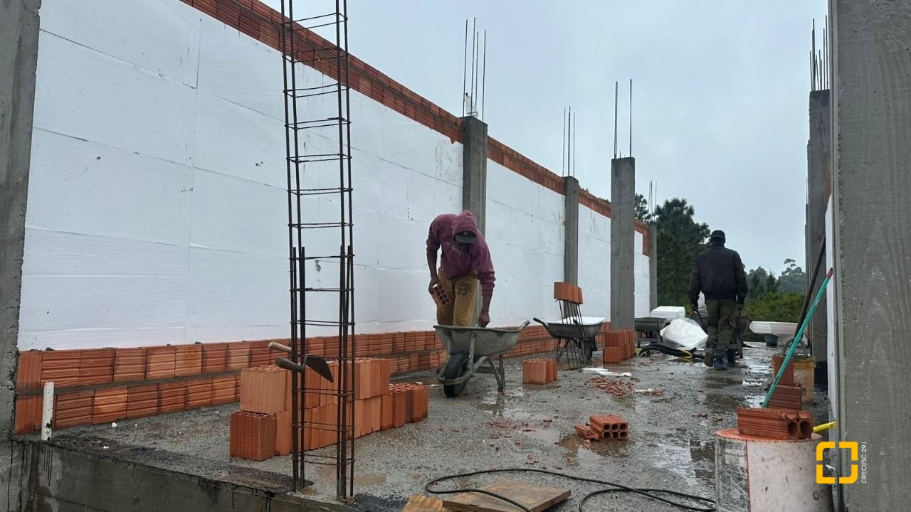 Casa com 125m², 4 quartos (sendo 2 suítes), 2 garagens, no bairro Rio Vermelho em Florianópolis