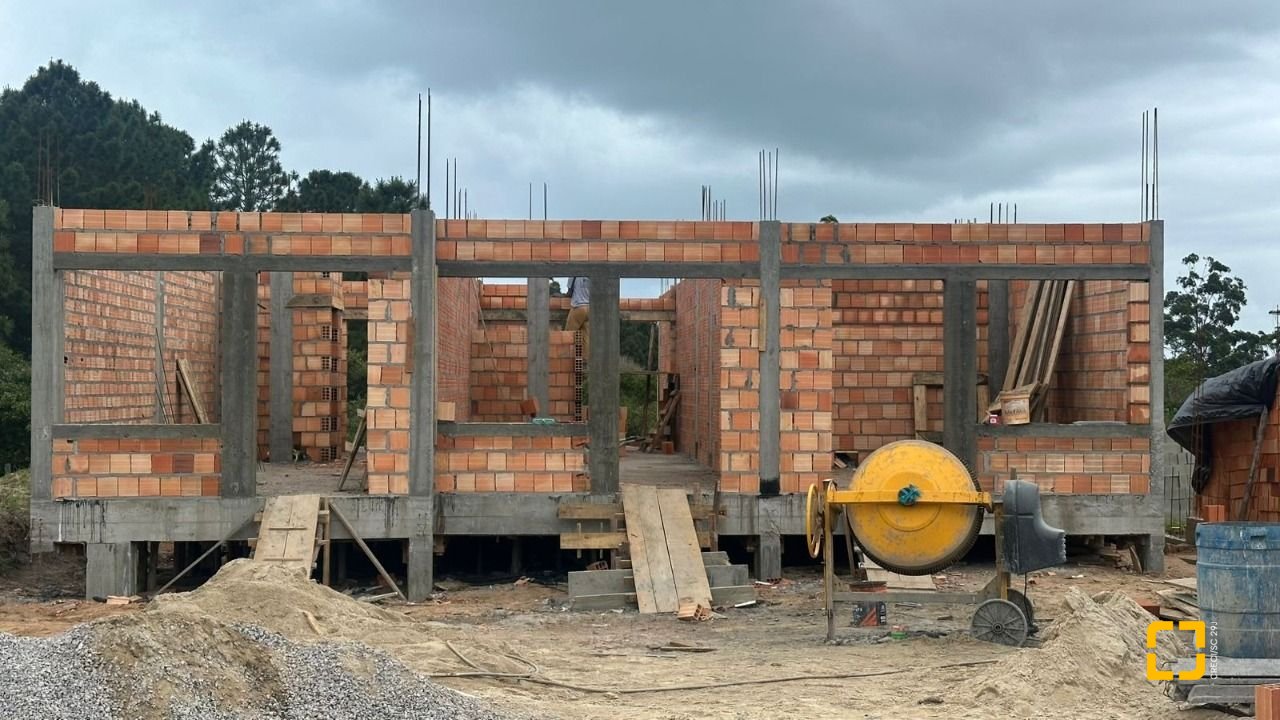 Casa com 154m², 4 quartos (sendo 1 suíte), 2 garagens, no bairro Rio Vermelho em Florianópolis