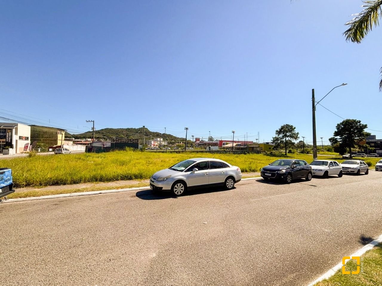 Terreno com 3200m², no bairro Rio Vermelho em Florianópolis