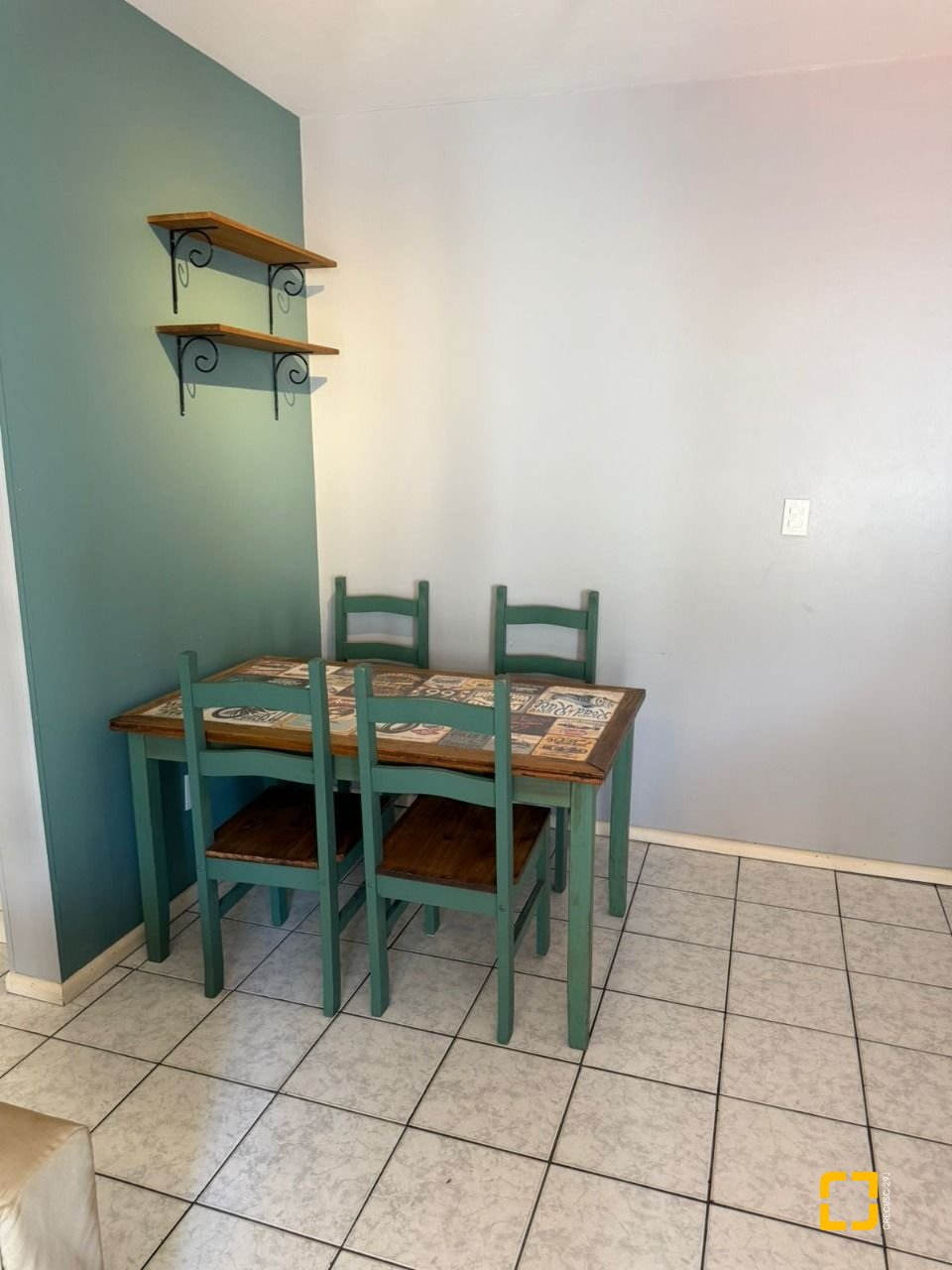 Apartamento com 43m², 1 quarto, 1 garagem, no bairro Carvoeira em Florianópolis