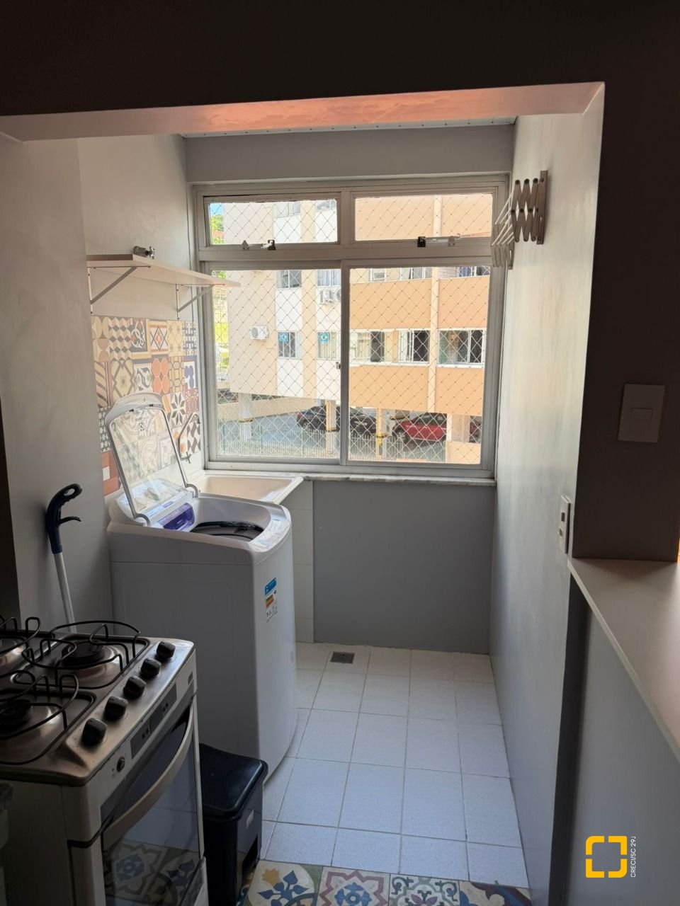 Apartamento com 43m², 1 quarto, 1 garagem, no bairro Carvoeira em Florianópolis