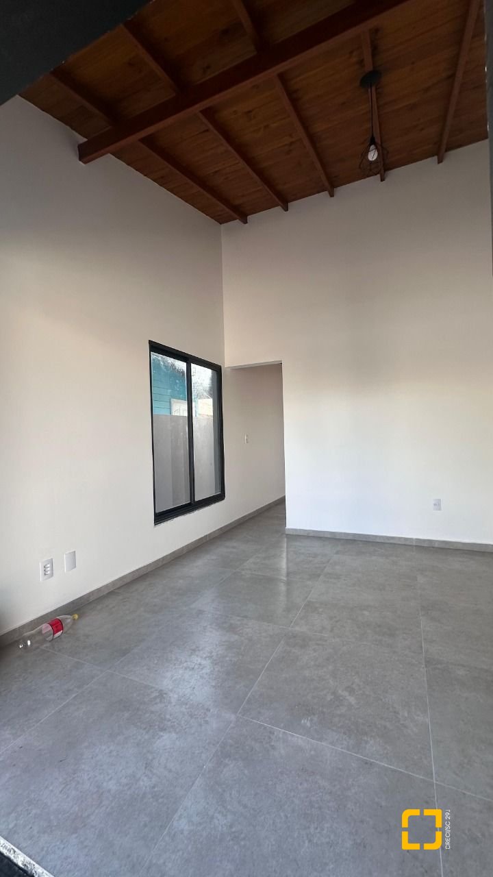 Casa com 60m², 3 quartos (sendo 1 suíte), 2 garagens, no bairro Rio Vermelho em Florianópolis