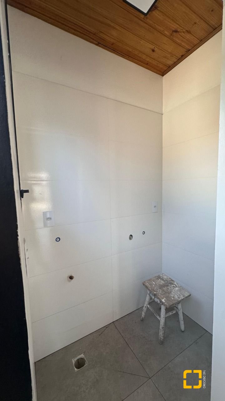 Casa com 60m², 3 quartos (sendo 1 suíte), 2 garagens, no bairro Rio Vermelho em Florianópolis