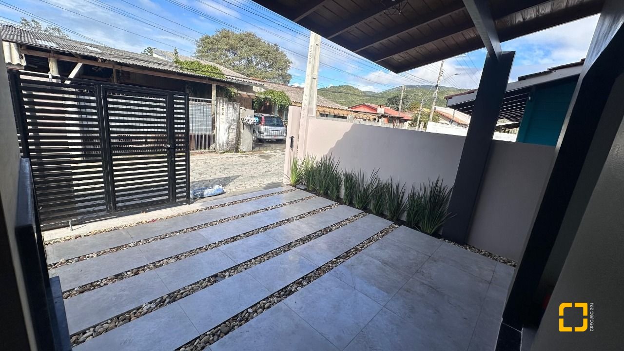 Casa com 60m², 3 quartos (sendo 1 suíte), 2 garagens, no bairro Rio Vermelho em Florianópolis