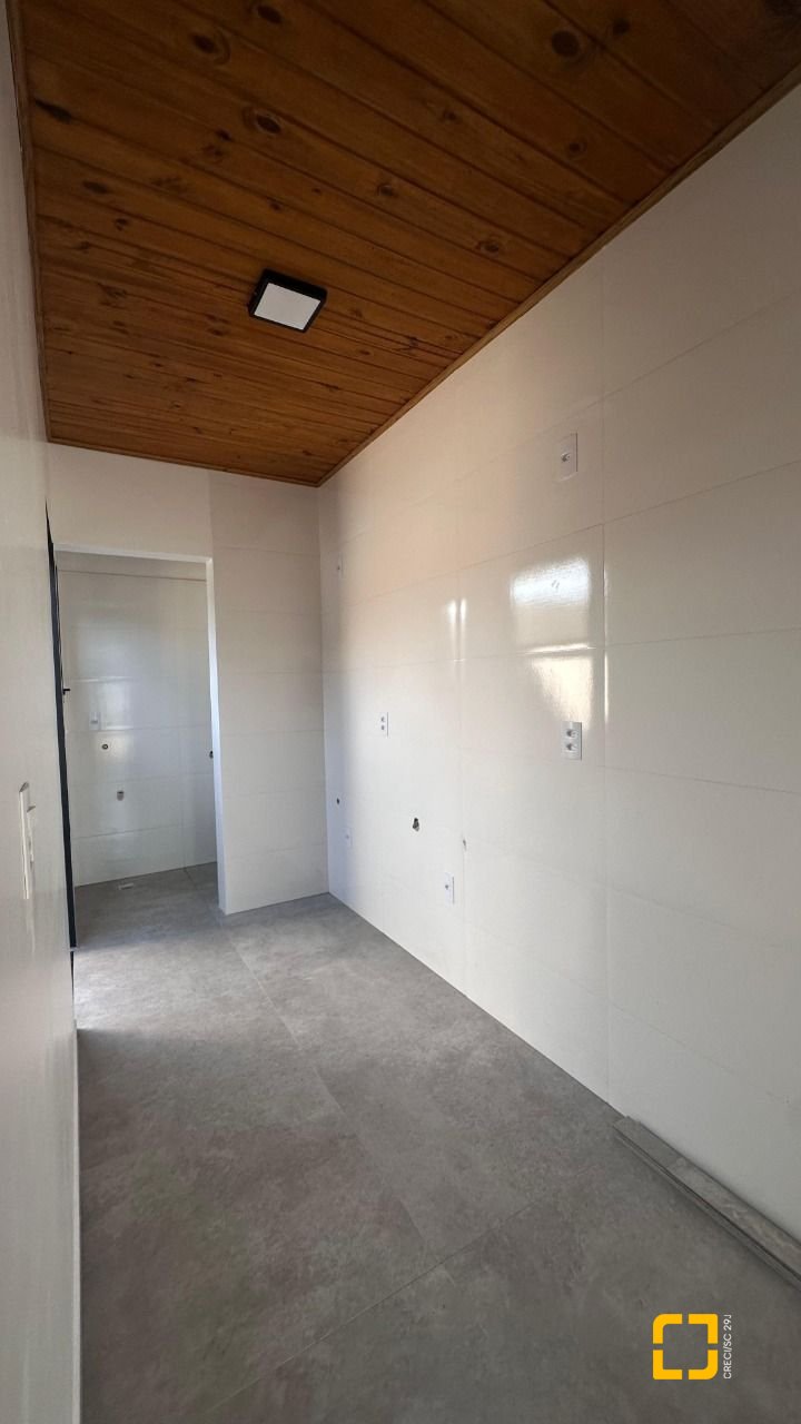 Casa com 60m², 3 quartos (sendo 1 suíte), 2 garagens, no bairro Rio Vermelho em Florianópolis