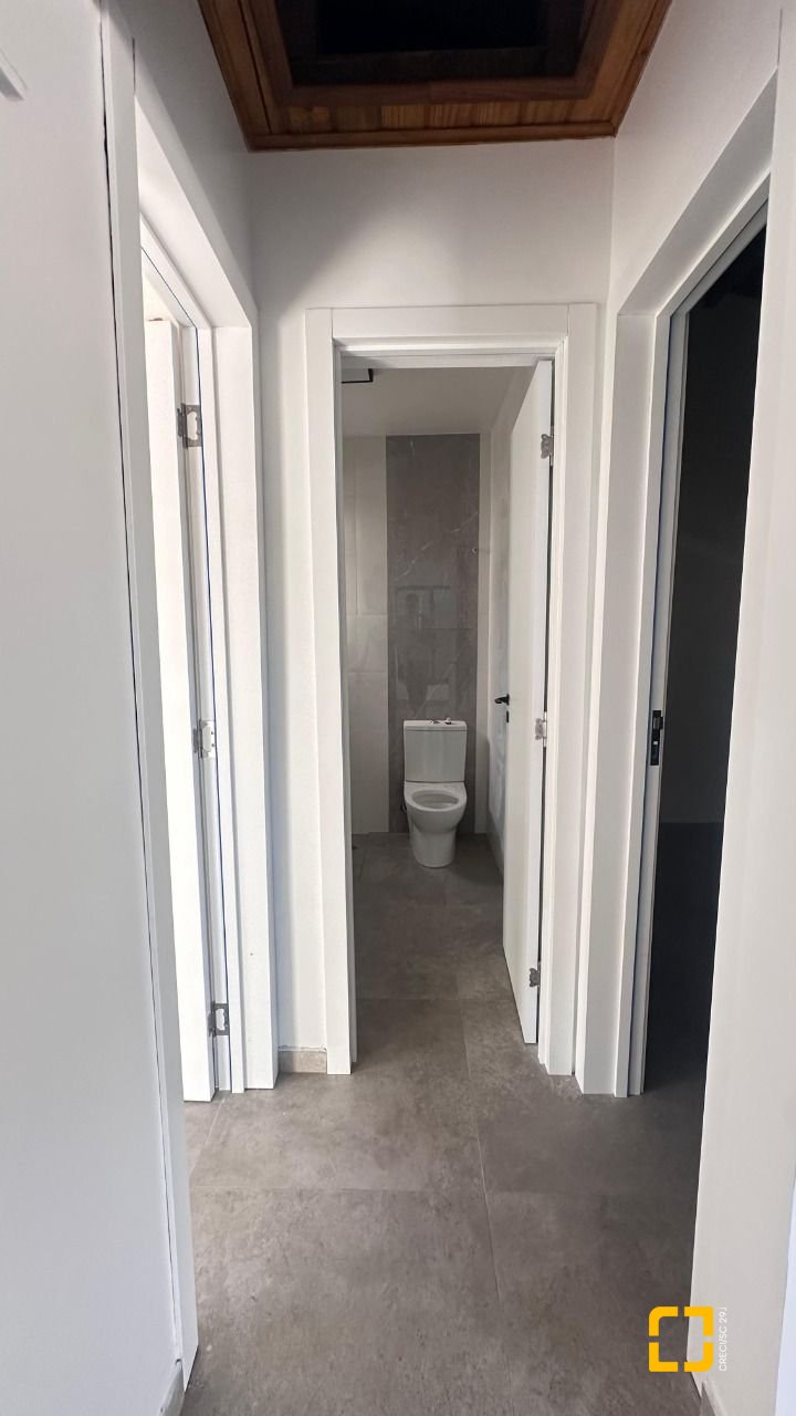 Casa com 60m², 3 quartos (sendo 1 suíte), 2 garagens, no bairro Rio Vermelho em Florianópolis
