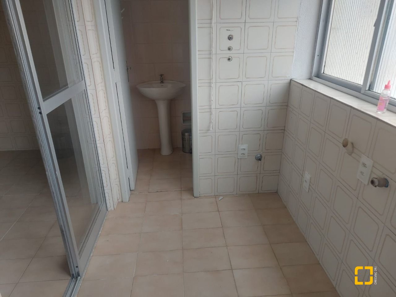 Apartamento com 101m², 4 quartos (sendo 1 suíte), 1 garagem, no bairro Trindade em Florianópolis