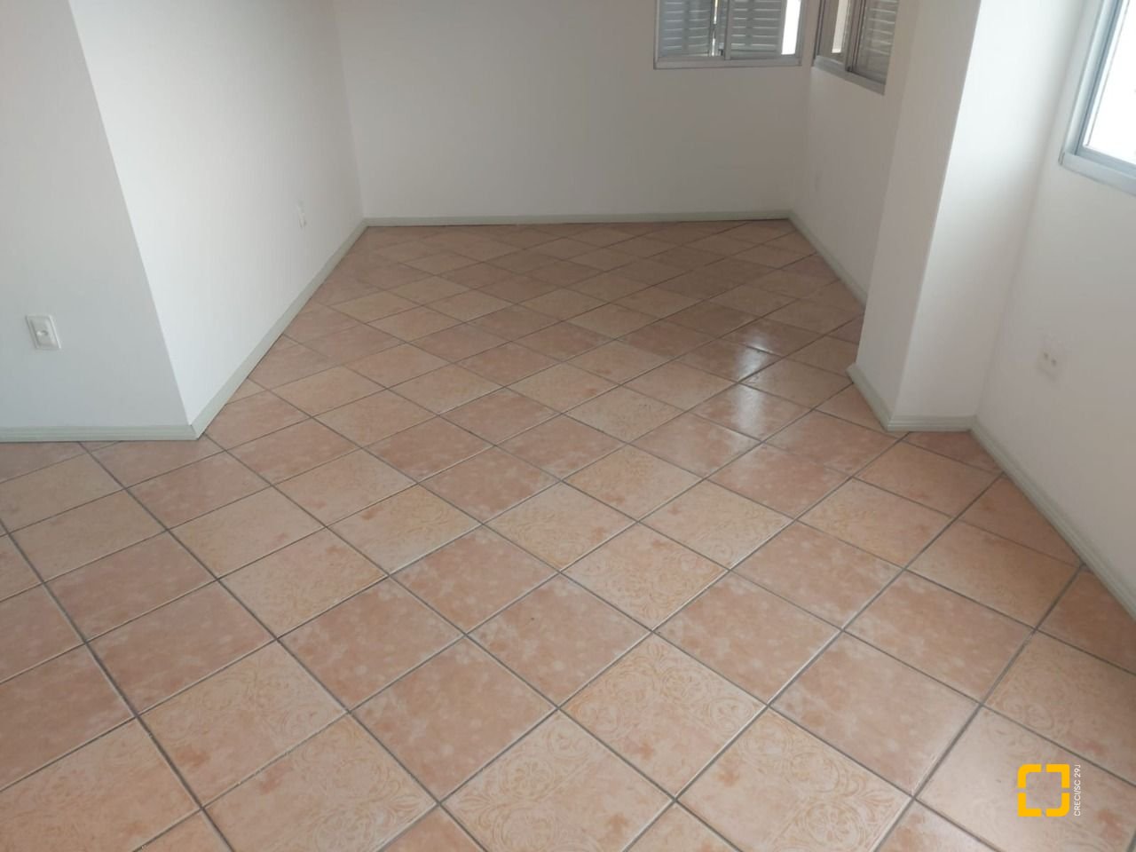 Apartamento com 101m², 4 quartos (sendo 1 suíte), 1 garagem, no bairro Trindade em Florianópolis