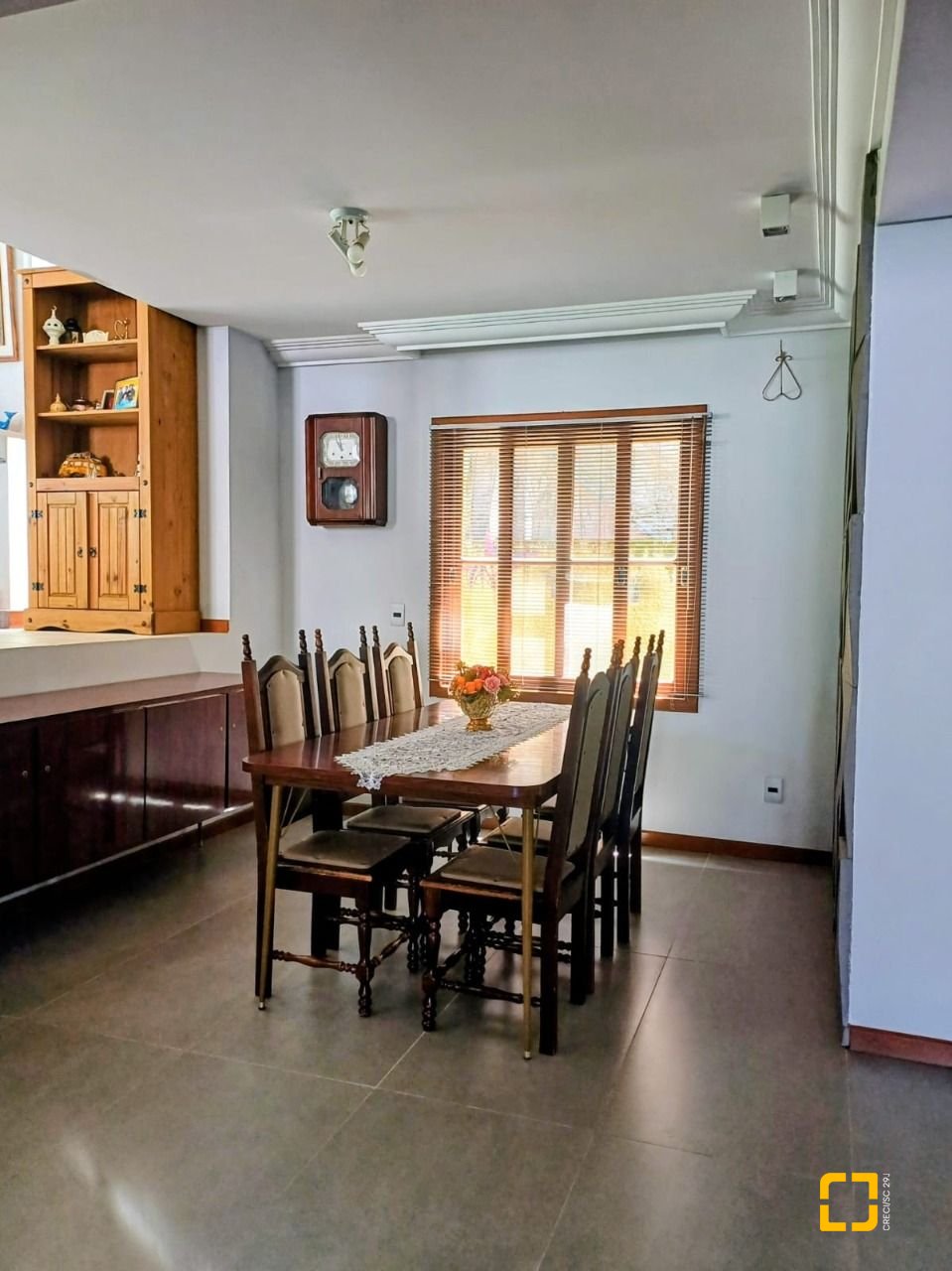 Casa com 216m², 3 quartos (sendo 1 suíte), 2 garagens, no bairro Cacupé em Florianópolis