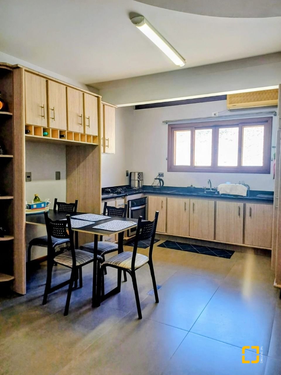 Casa com 216m², 3 quartos (sendo 1 suíte), 2 garagens, no bairro Cacupé em Florianópolis