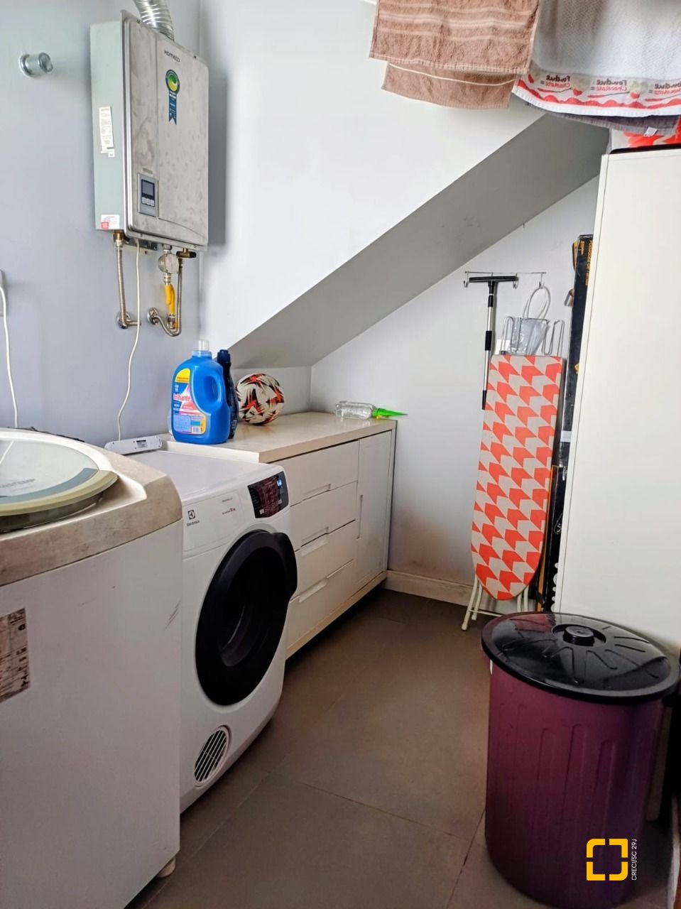 Casa com 216m², 3 quartos (sendo 1 suíte), 2 garagens, no bairro Cacupé em Florianópolis