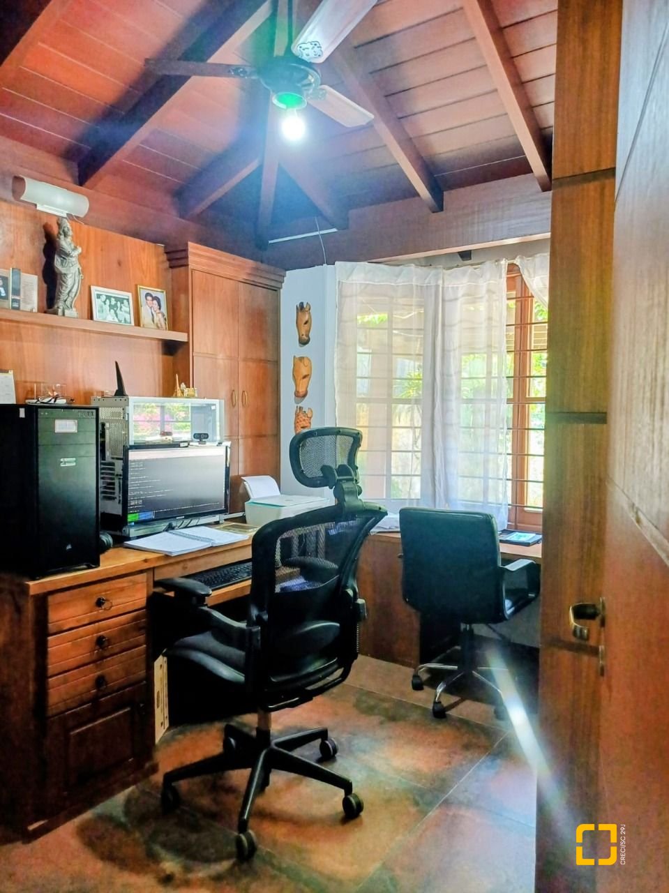Casa com 216m², 3 quartos (sendo 1 suíte), 2 garagens, no bairro Cacupé em Florianópolis