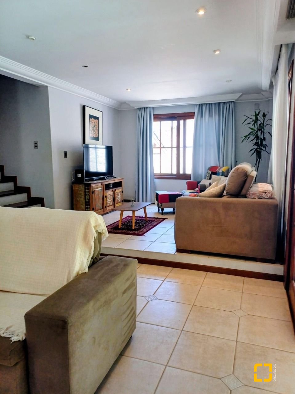 Casa com 216m², 3 quartos (sendo 1 suíte), 2 garagens, no bairro Cacupé em Florianópolis