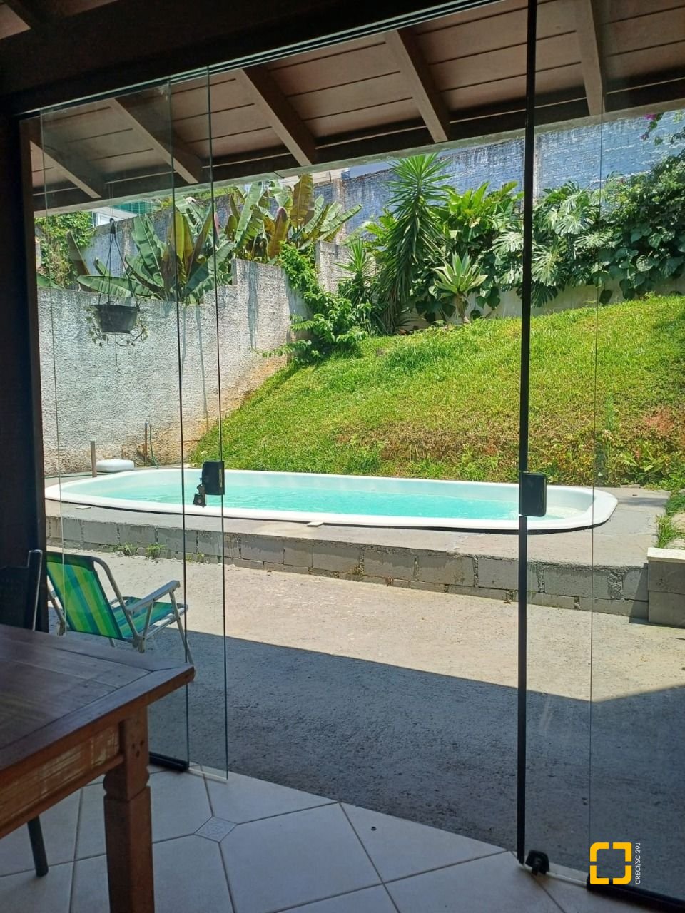 Casa com 216m², 3 quartos (sendo 1 suíte), 2 garagens, no bairro Cacupé em Florianópolis