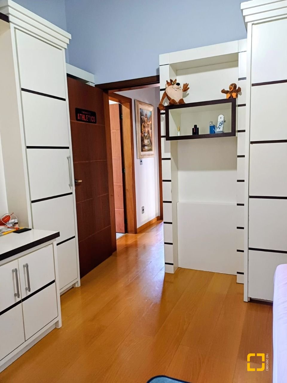 Casa com 216m², 3 quartos (sendo 1 suíte), 2 garagens, no bairro Cacupé em Florianópolis