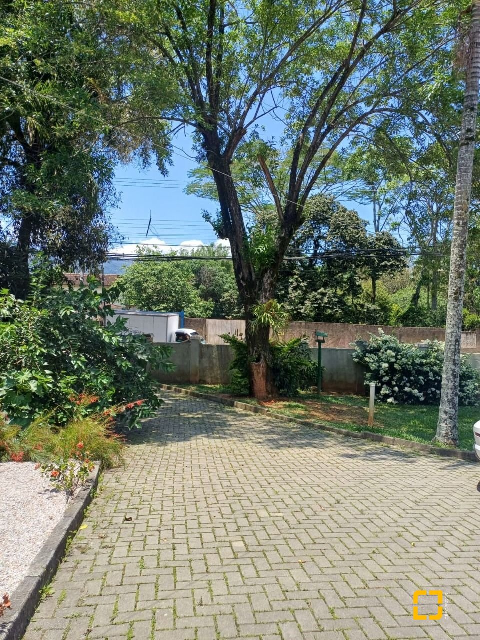 Casa com 216m², 3 quartos (sendo 1 suíte), 2 garagens, no bairro Cacupé em Florianópolis