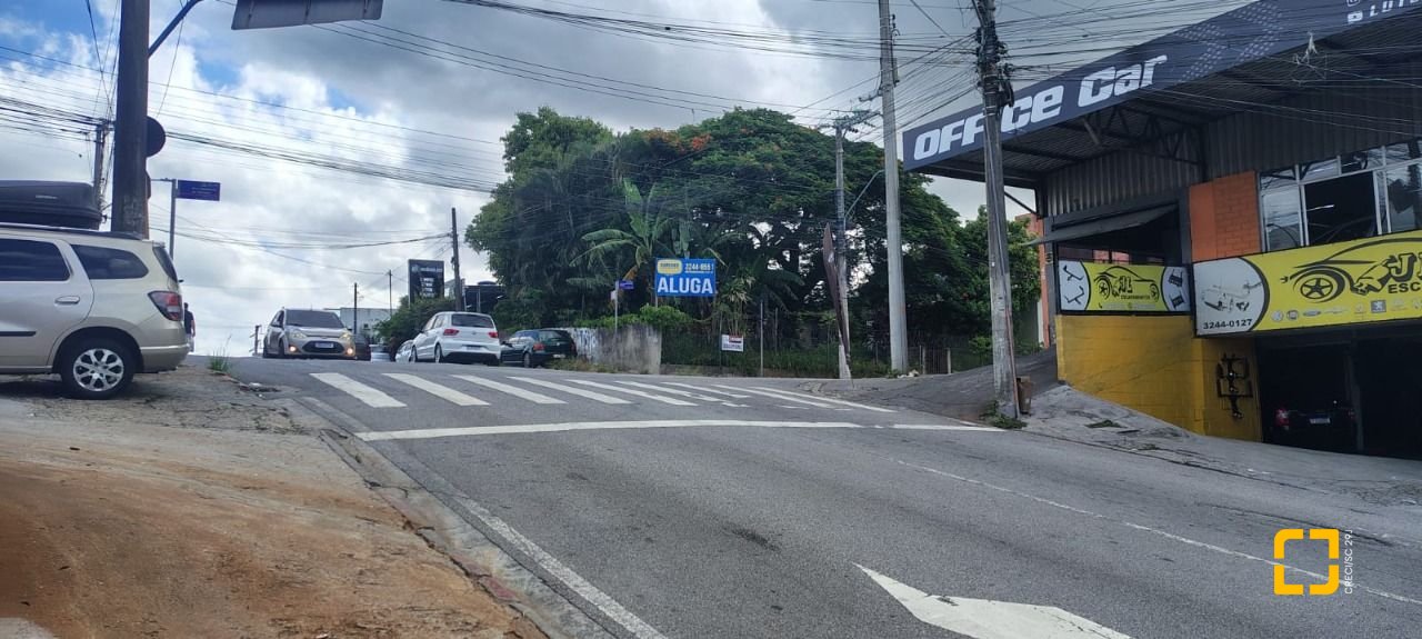 Casa com 180m², 7 garagens, no bairro Monte Cristo em Florianópolis