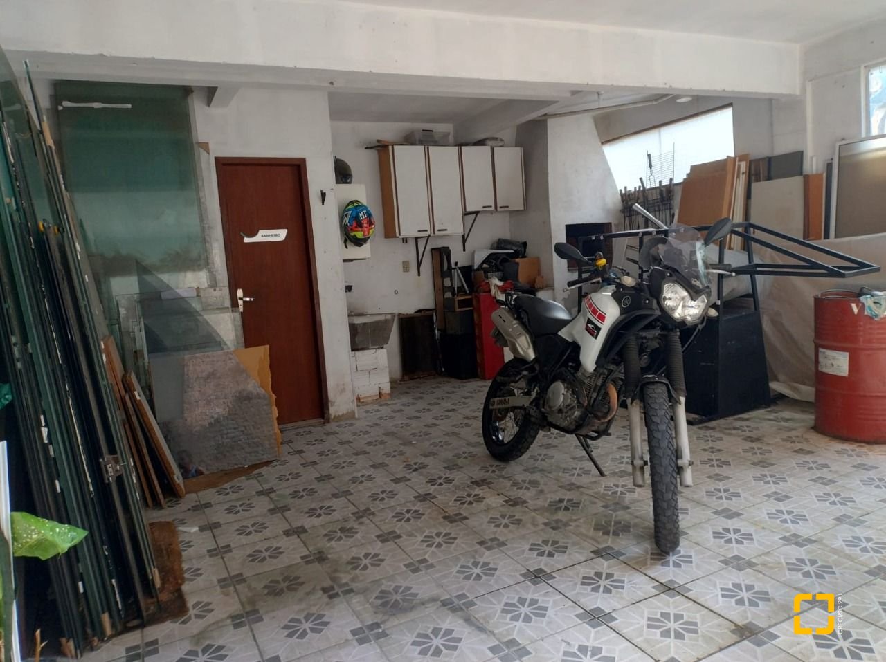 Casa com 180m², 7 garagens, no bairro Monte Cristo em Florianópolis