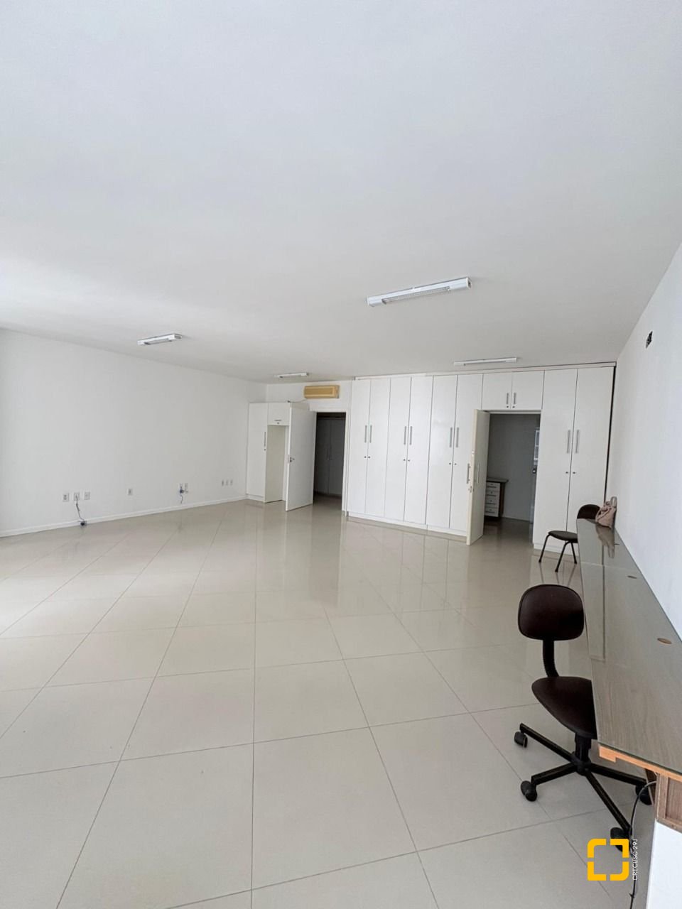 Sala com 71m², no bairro Centro em Florianópolis