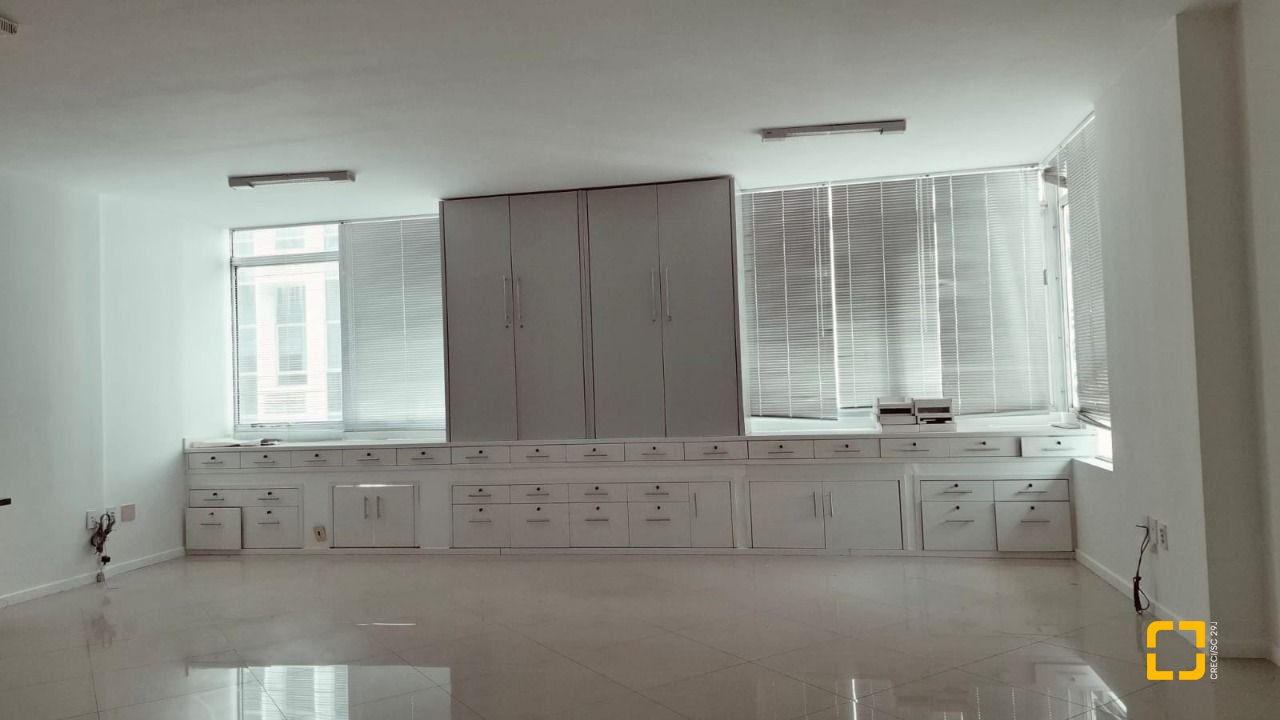 Sala com 71m², no bairro Centro em Florianópolis