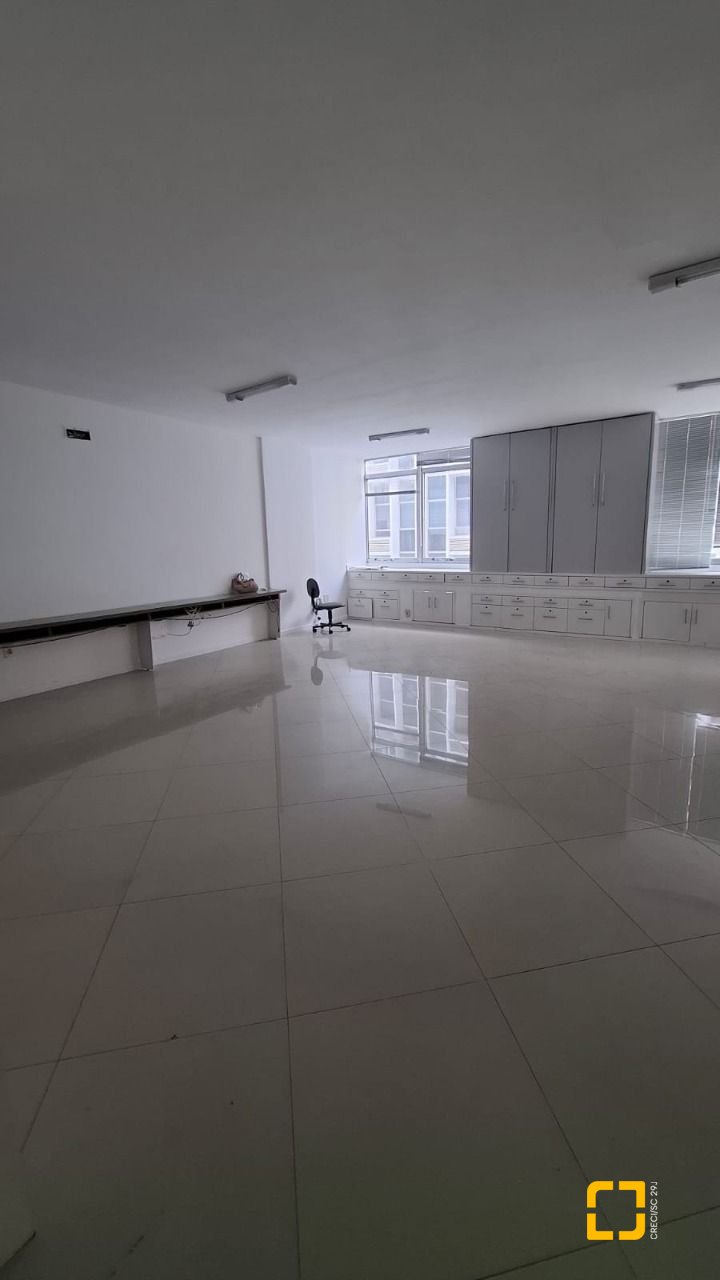 Sala com 71m², no bairro Centro em Florianópolis