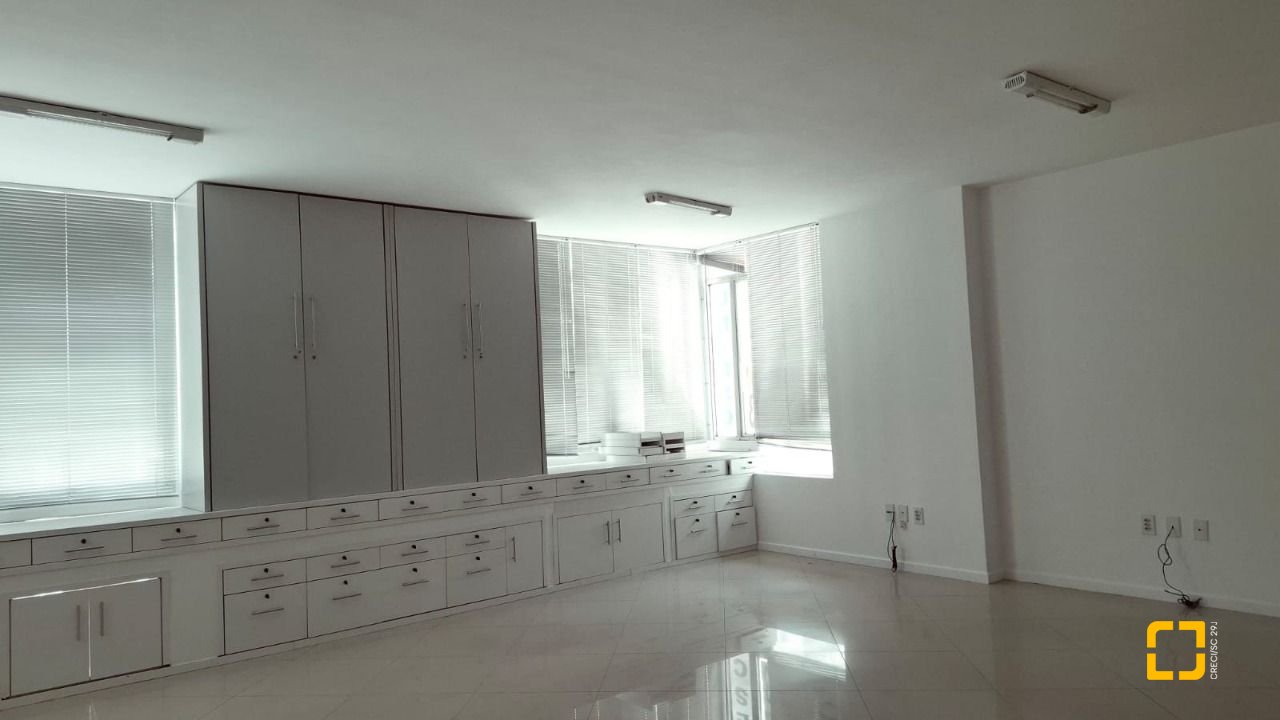 Sala com 71m², no bairro Centro em Florianópolis