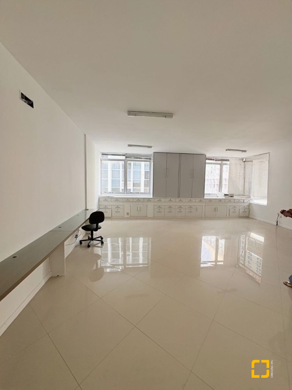 Sala com 71m², no bairro Centro em Florianópolis