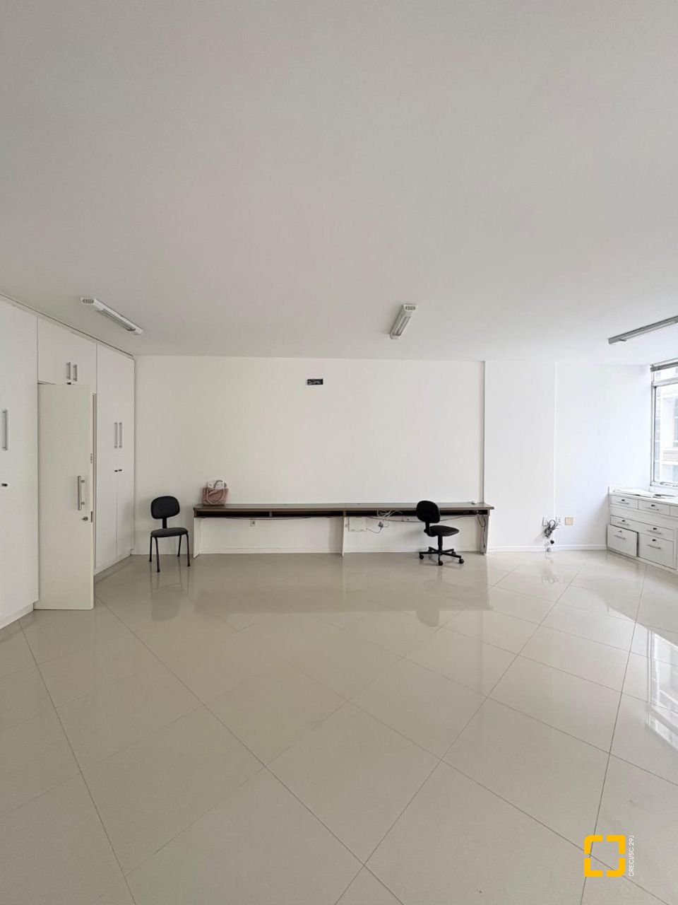 Sala com 71m², no bairro Centro em Florianópolis