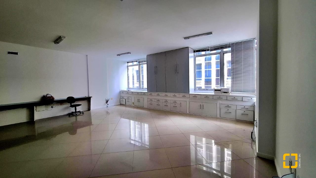 Sala com 71m², no bairro Centro em Florianópolis
