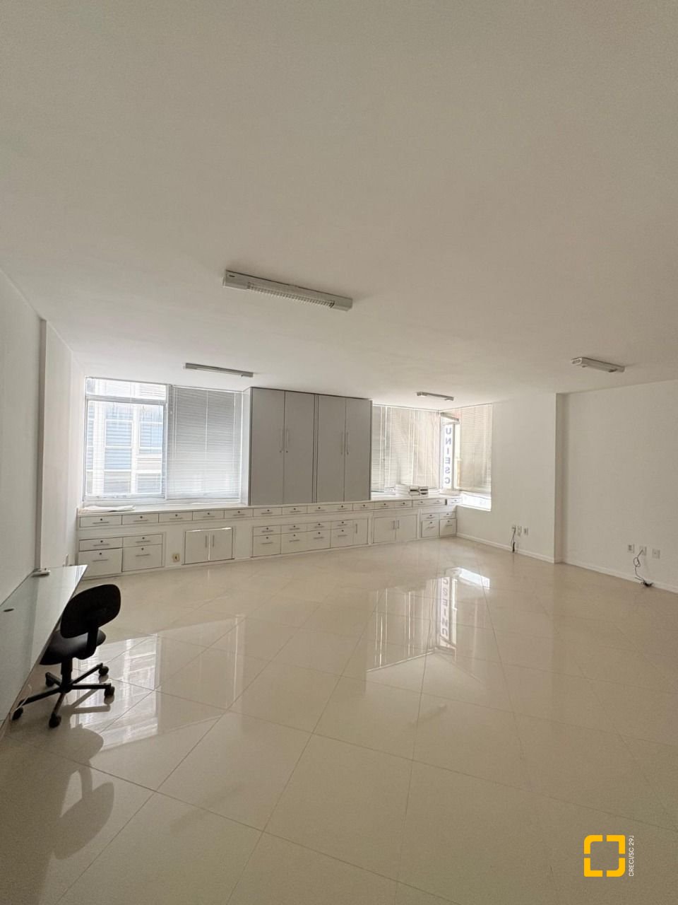 Sala com 71m², no bairro Centro em Florianópolis