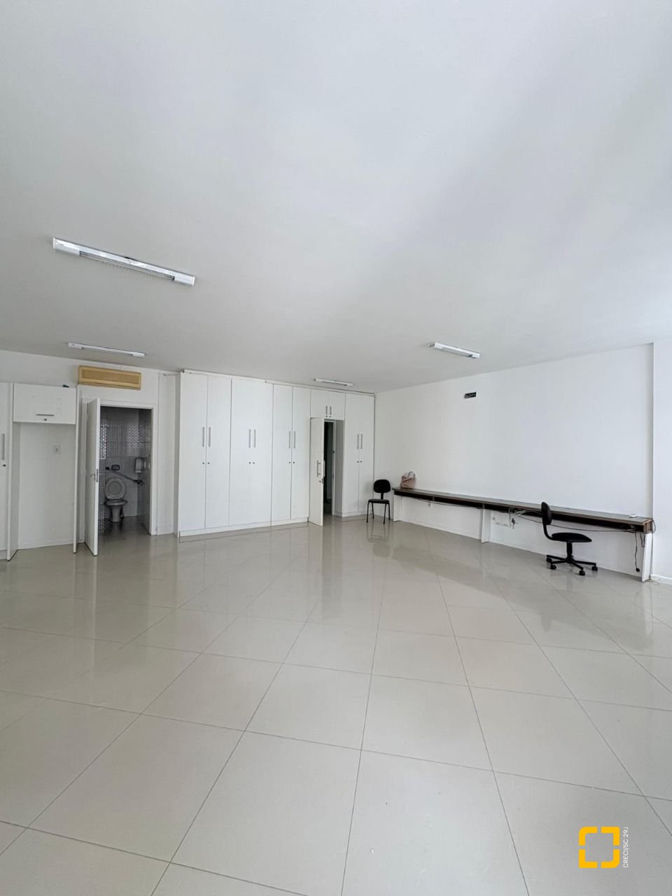 Sala com 71m², no bairro Centro em Florianópolis