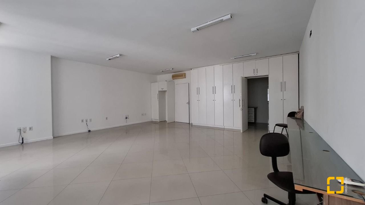 Sala com 71m², no bairro Centro em Florianópolis
