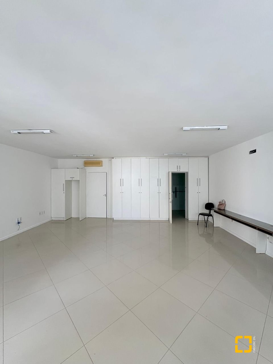 Sala com 71m², no bairro Centro em Florianópolis