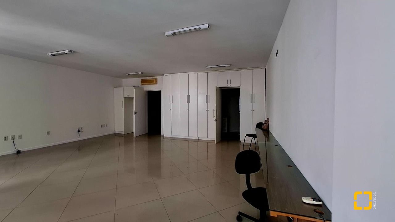 Sala com 71m², no bairro Centro em Florianópolis