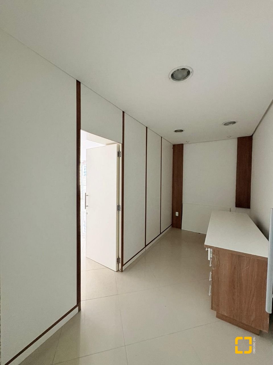 Sala com 71m², no bairro Centro em Florianópolis