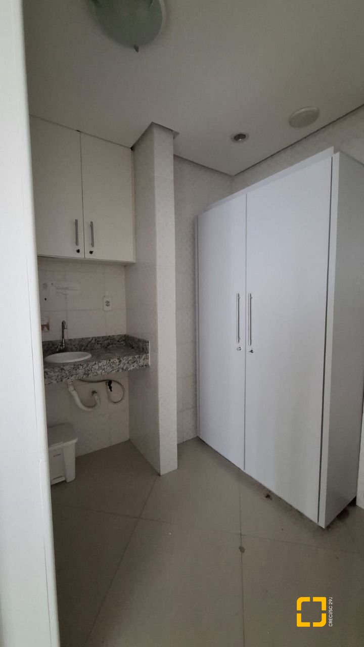 Sala com 71m², no bairro Centro em Florianópolis