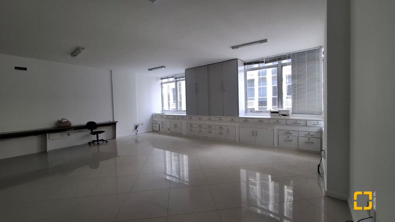 Sala com 71m², no bairro Centro em Florianópolis