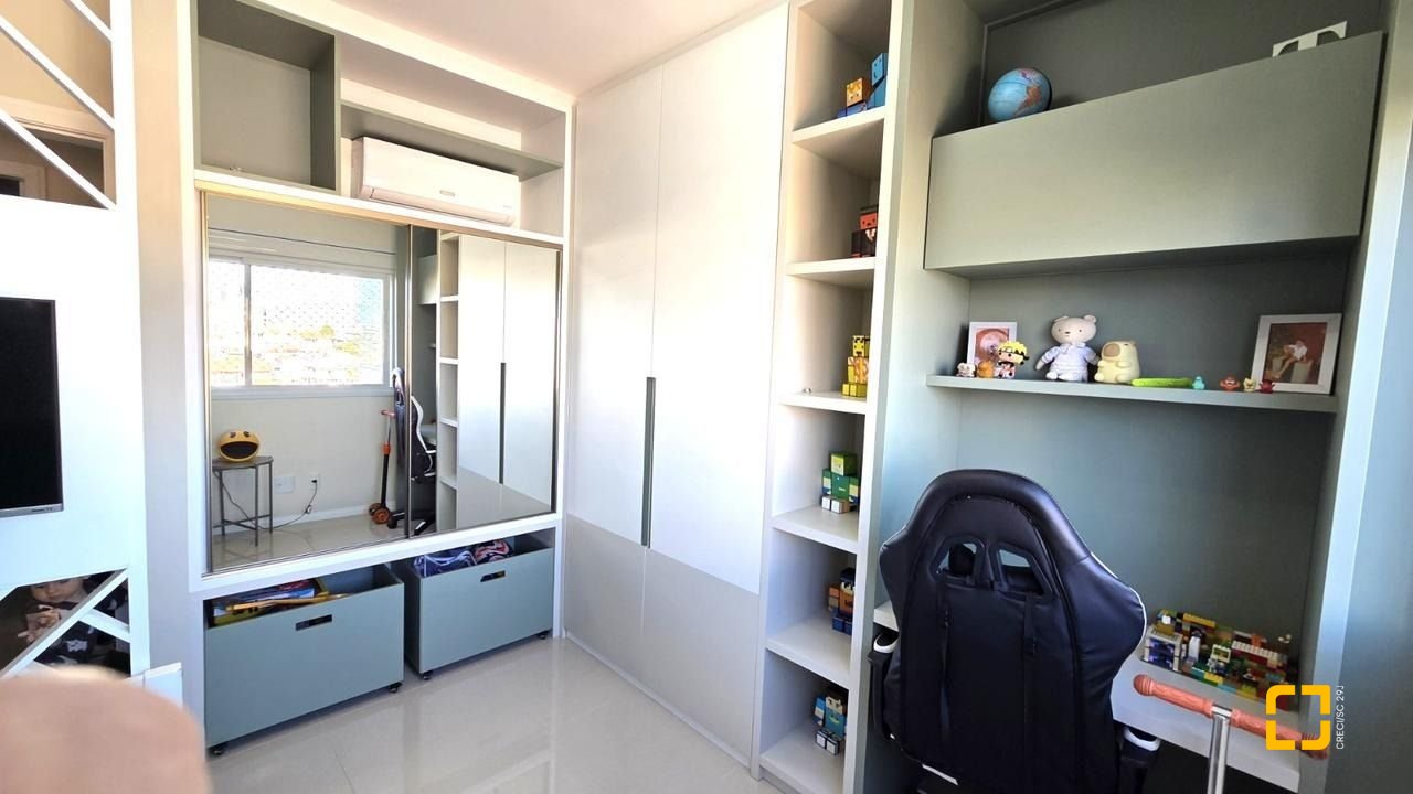 Apartamento com 117m², 5 quartos (sendo 1 suíte), 2 garagens, no bairro Jardim Atlântico em Florianópolis