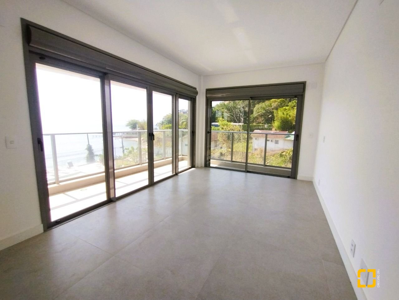 Apartamento com 176m², 6 quartos (sendo 3 suítes), 3 garagens, no bairro Cacupé em Florianópolis