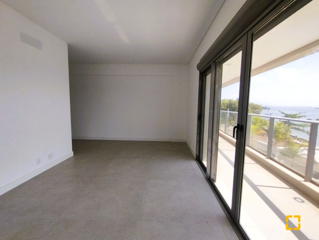 Apartamento com 176m², 6 quartos (sendo 3 suítes), 3 garagens, no bairro Cacupé em Florianópolis