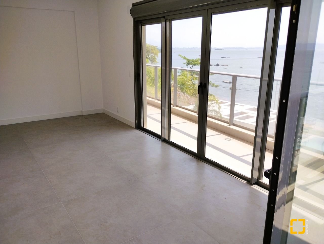 Apartamento com 176m², 6 quartos (sendo 3 suítes), 3 garagens, no bairro Cacupé em Florianópolis